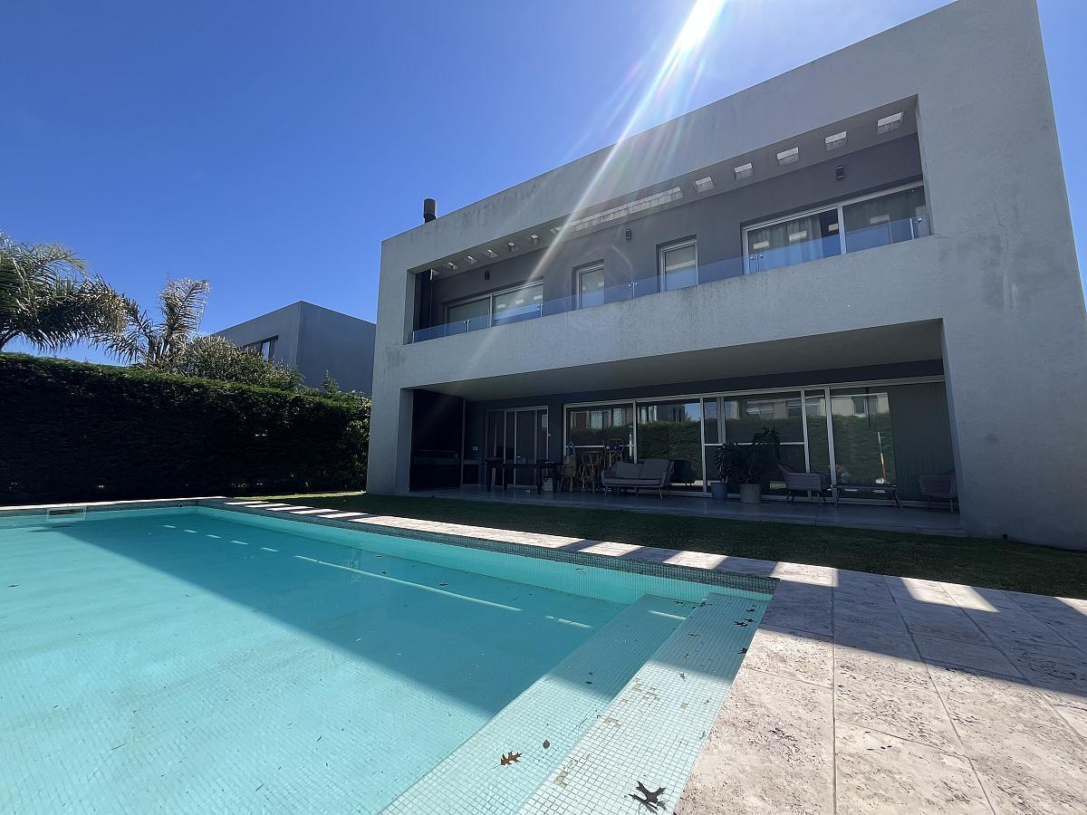 Foto de Ayres Plaza - Moderna casa en venta, imagen 1