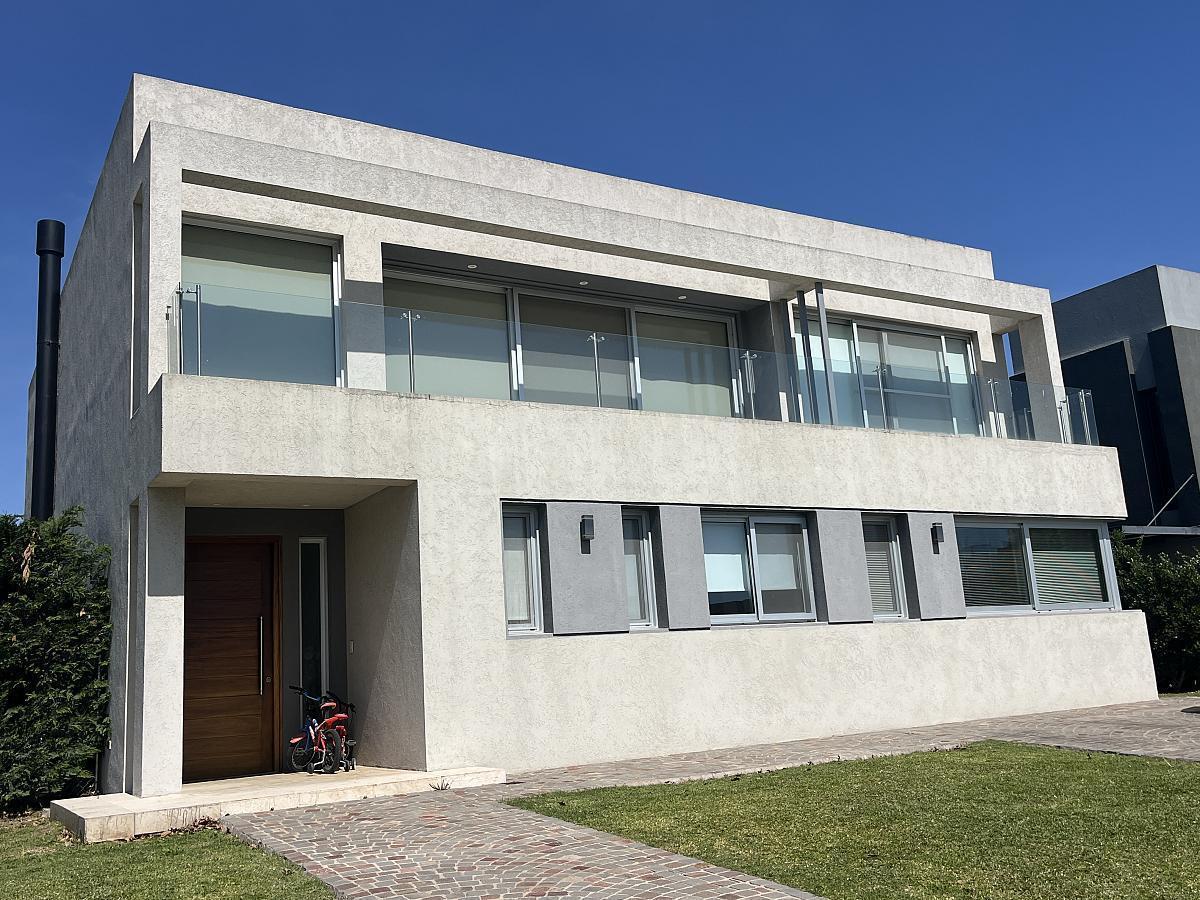 Foto de Ayres Plaza - Moderna casa en venta, imagen 2