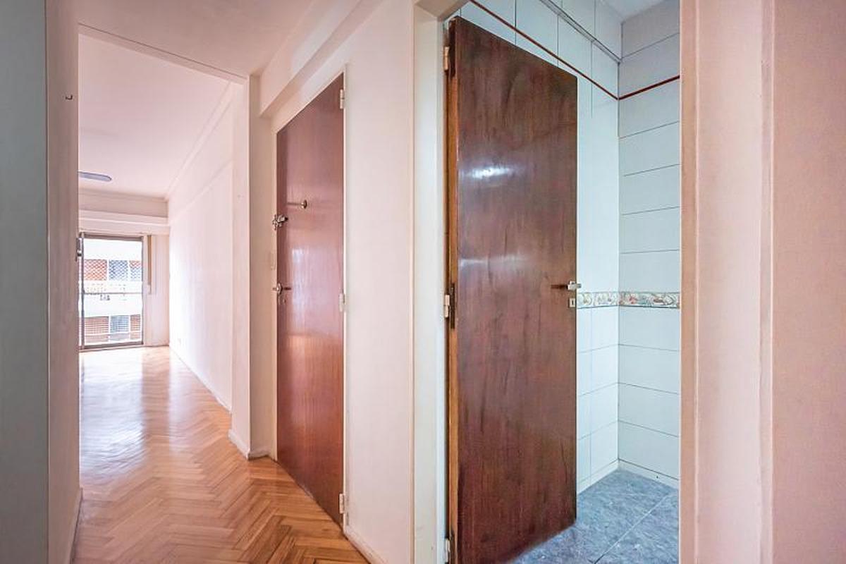 Foto de Alquiler Departamento 2 ambientes Semipiso Al frente Balcón Parque, imagen 4