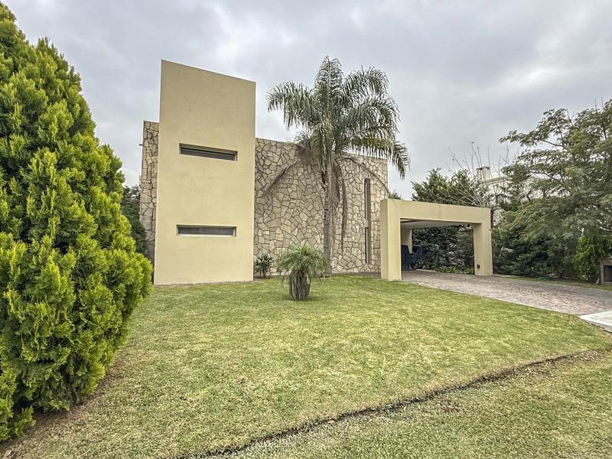 Foto de CASA CON DISEÑO MODERNO BARRIO LOS TACOS PILAR / GARIN – APTA CREDITO, imagen 4