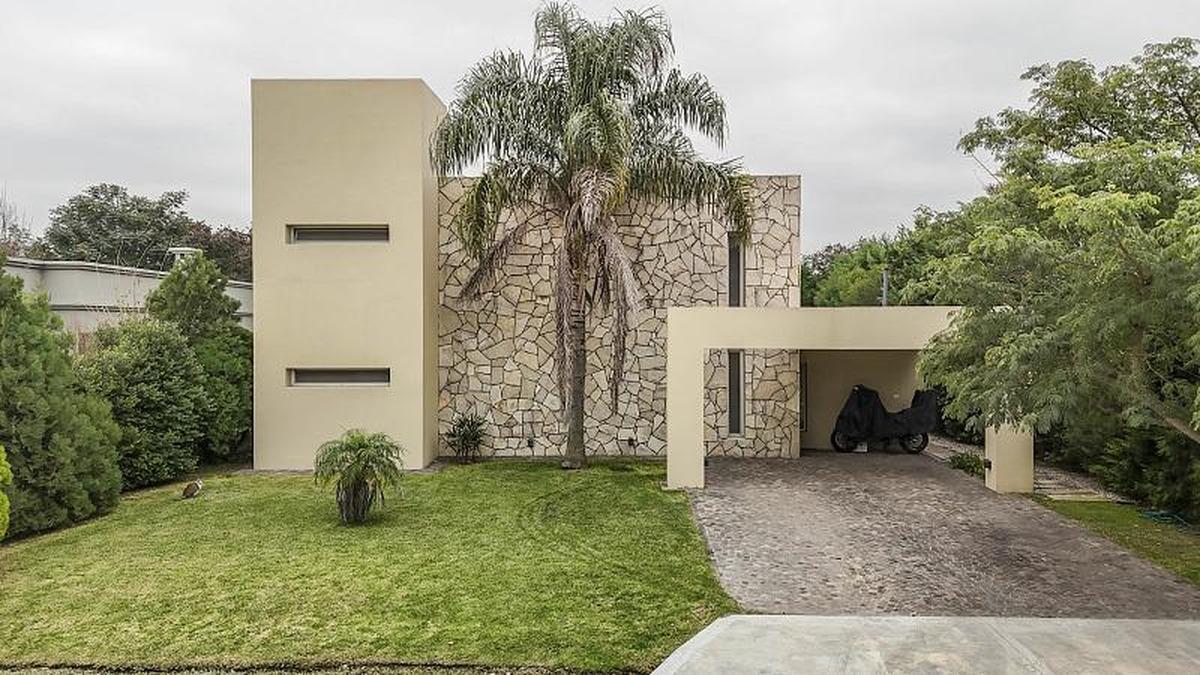 Foto de CASA CON DISEÑO MODERNO BARRIO LOS TACOS PILAR / GARIN – APTA CREDITO, imagen 1
