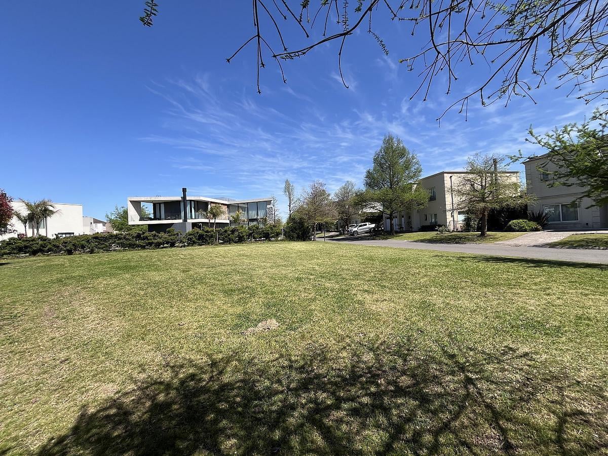Foto de Excelente lote en venta en Ayres Plaza en esquina, imagen 4