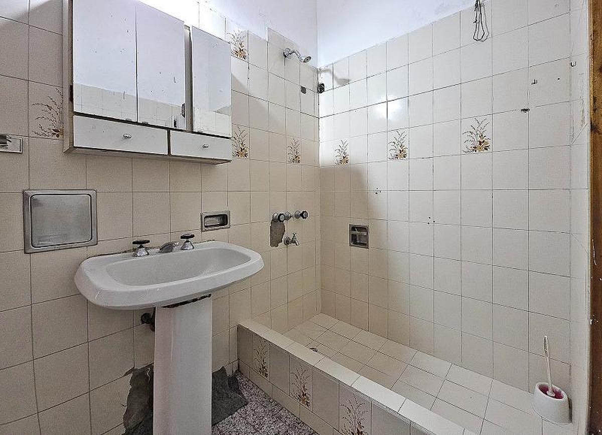 Foto de Departamento PH 3 ambientes Tipo casa A reciclar con 2 patios Apto, imagen 3