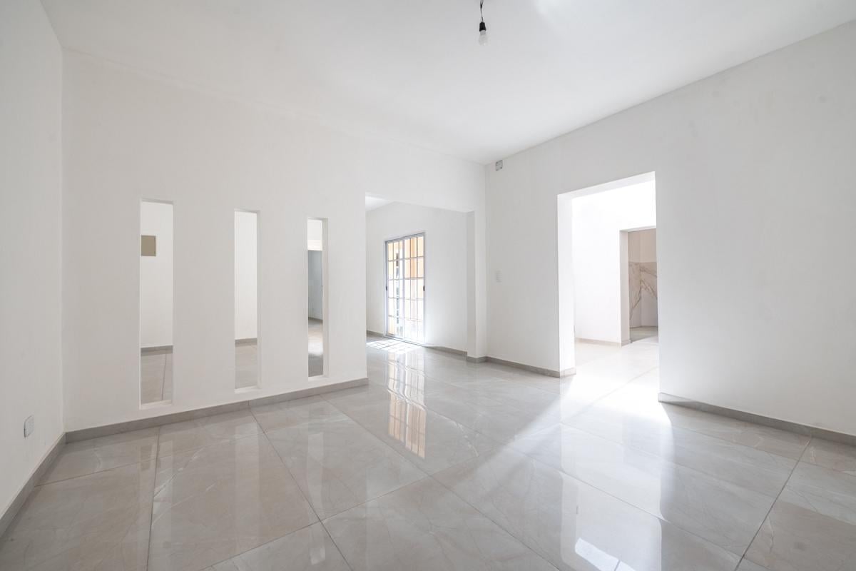 Foto de Venta Casa 4 dormitorios Impecable A nuevo Luminosa Patio Terraza, imagen 2