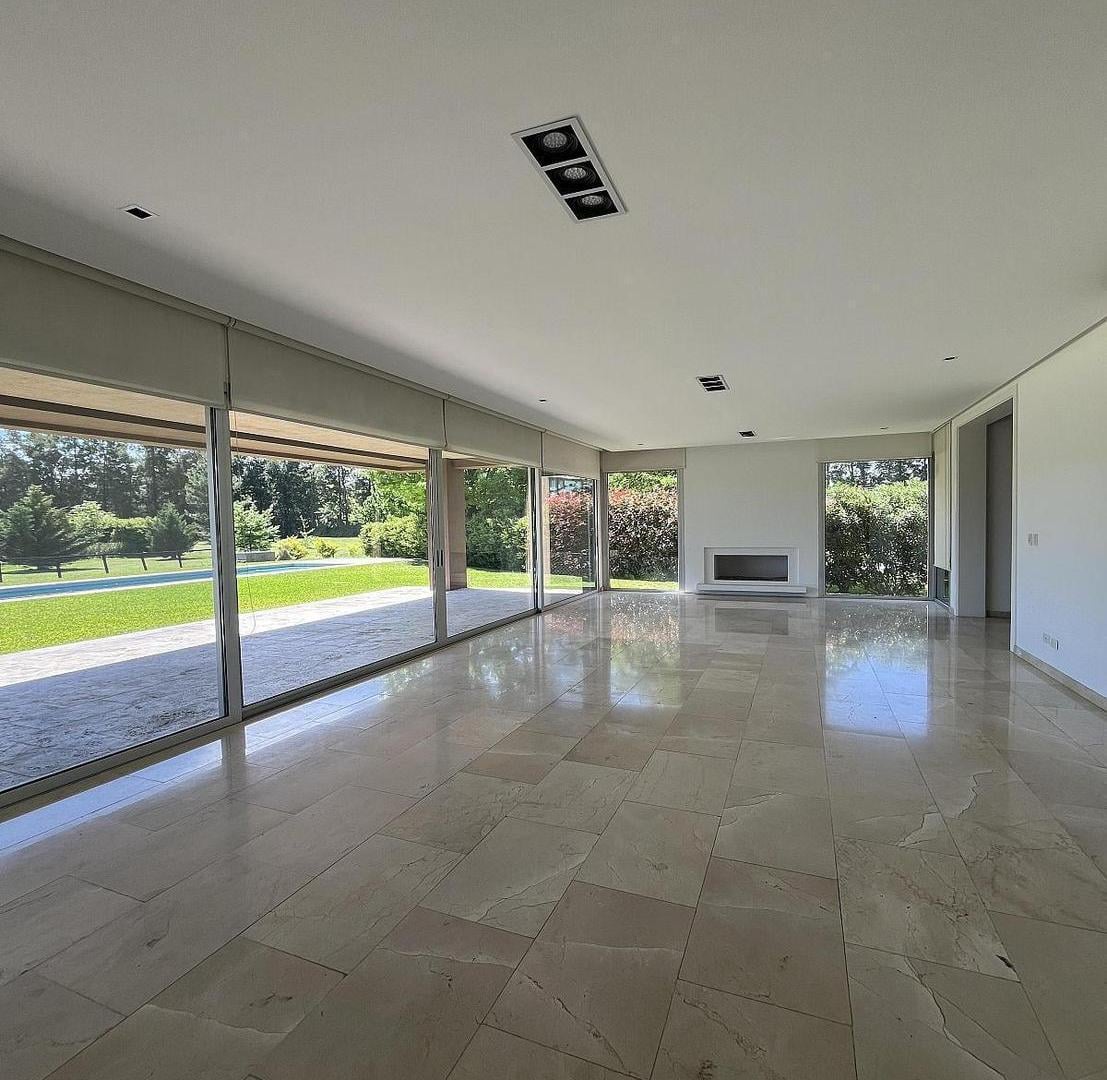 Foto de Moderna Casa en Venta en Ayres de Pilar, imagen 1