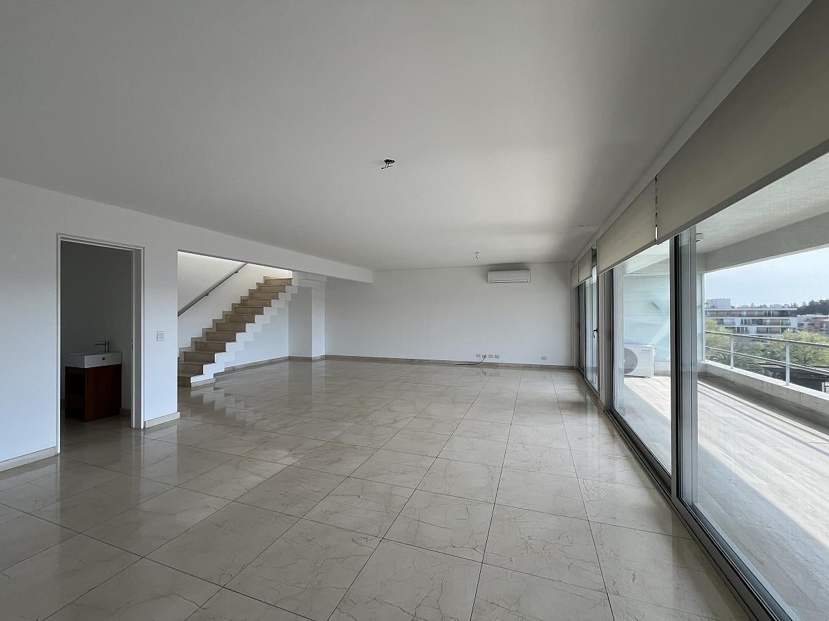 Foto de Departamento de 2 pisos en venta en Bouquet., imagen 2
