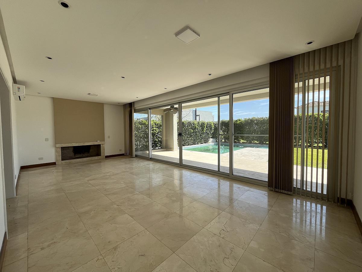 Foto de Excelente casa en venta con renta en Ayres Plaza, imagen 2