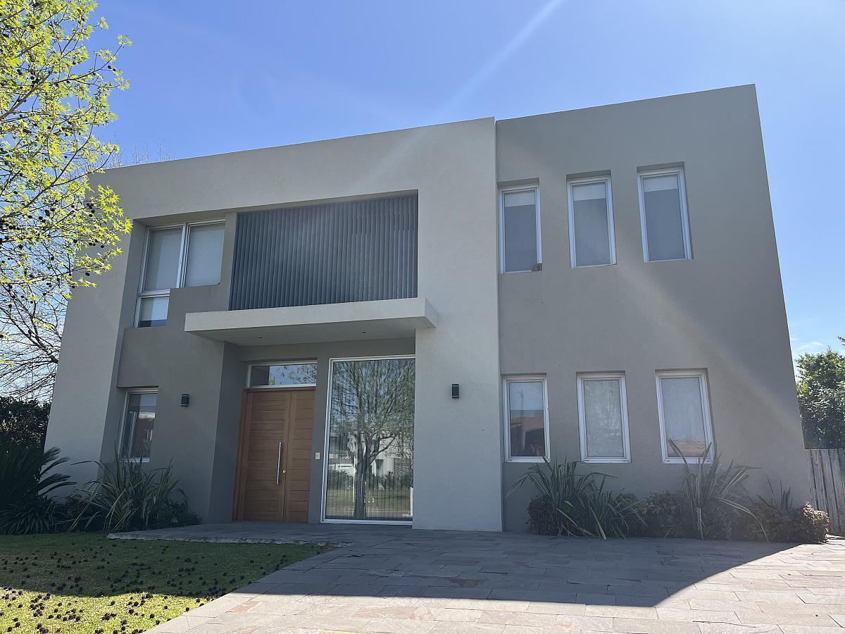 Foto de Excelente casa en venta con renta en Ayres Plaza, imagen 1