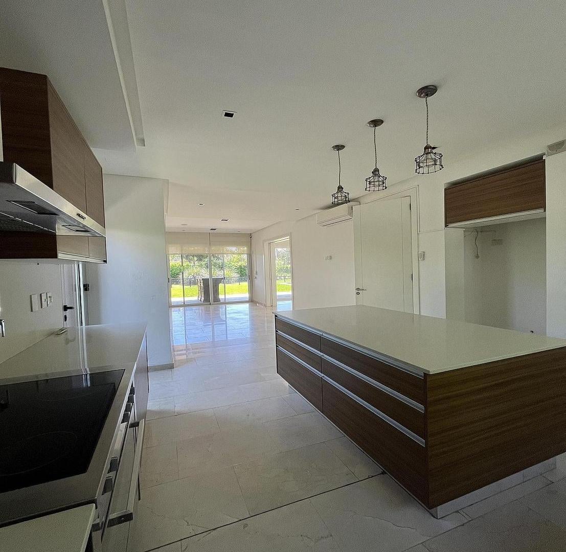 Foto de Moderna Casa en alquiler en Ayres de Pilar, imagen 4