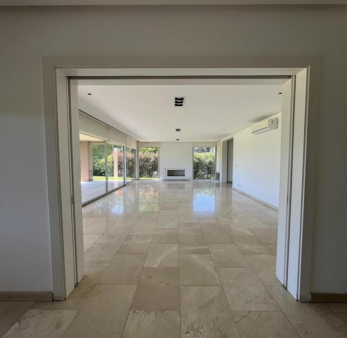 Foto de Moderna Casa en alquiler en Ayres de Pilar, imagen 2