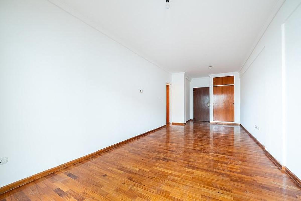 Foto de Venta Departamento 4 ambientes Semipiso Impecable Reciclado Cochera, imagen 3