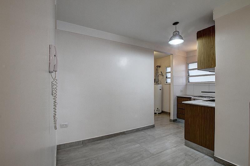 Foto de Venta Departamento 3 ambientes Contrafrente con balcón Cochera y, imagen 4
