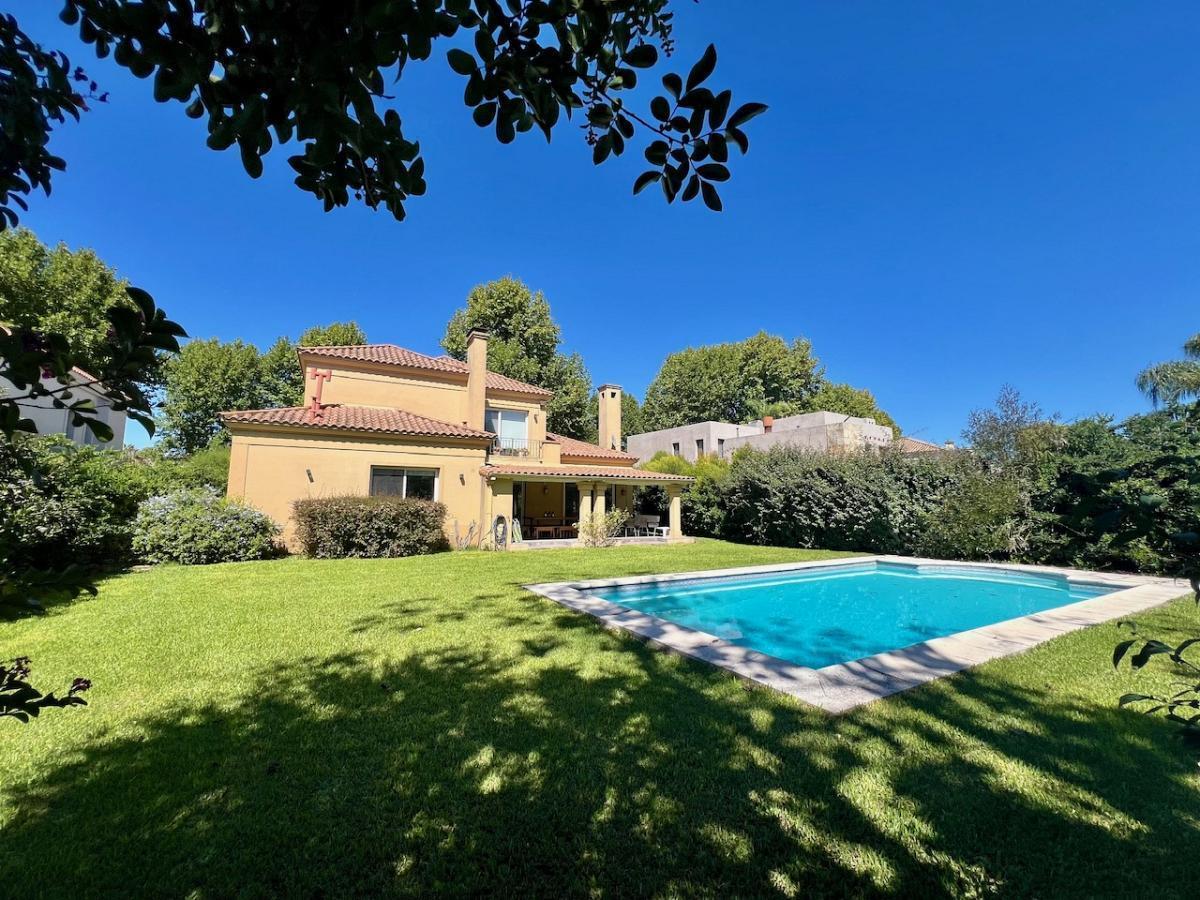Foto de Una casa distinta en VENTA EN AYRES DE PILAR, imagen 1