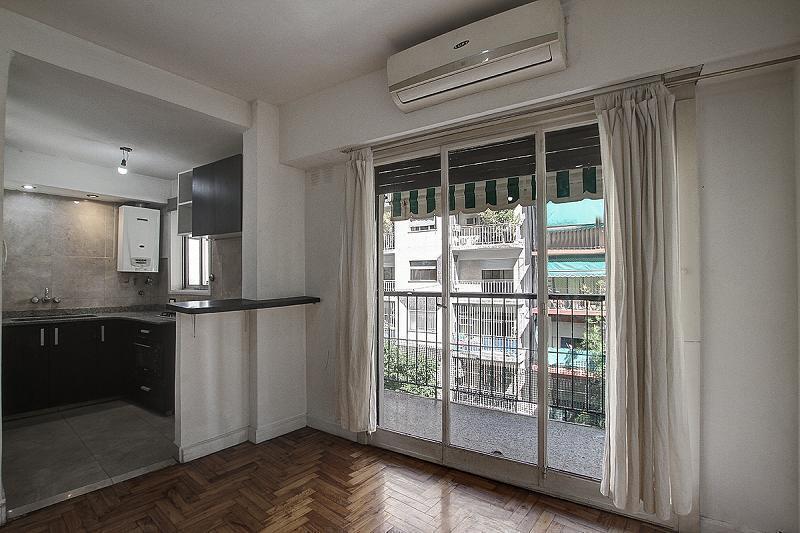 Foto de Alquiler Departamento Monoambiente Luminoso al frente con balcón, imagen 2