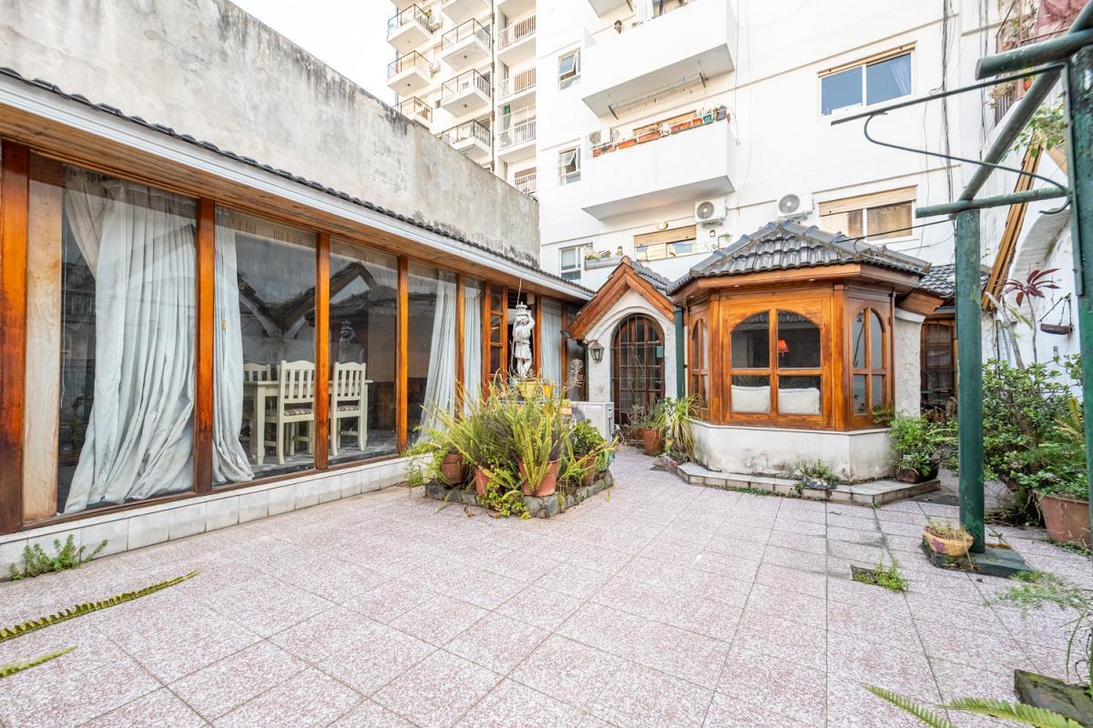 Foto de Venta Departamento 3 ambientes Tipo Casa Gran patio 2 Cocheras Almagro, imagen 1