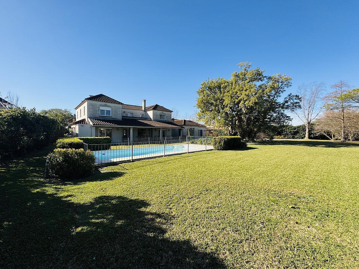 Foto de Casa en venta en Ayres de Pilar en doble lote., imagen 1