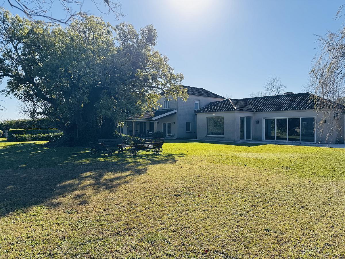 Foto de Casa en venta en Ayres de Pilar en doble lote., imagen 2