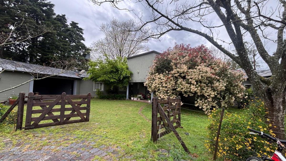 Foto de casa a reciclar en increible lote de 3500 m totalmente parquizado, imagen 4