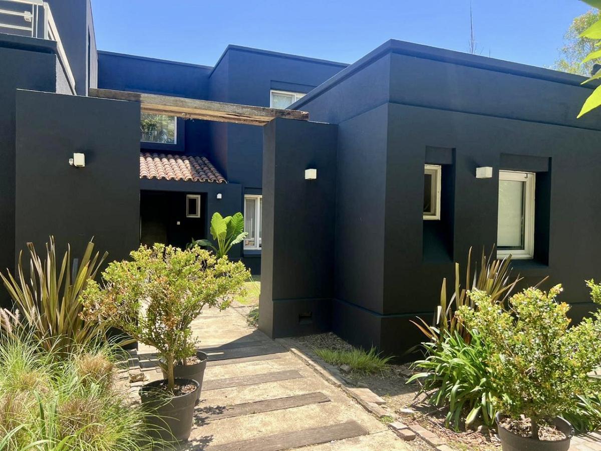 Foto de Una casa donde se vive relajado. EN VENTA EN AYRES DE PILAR sobre lote, imagen 2