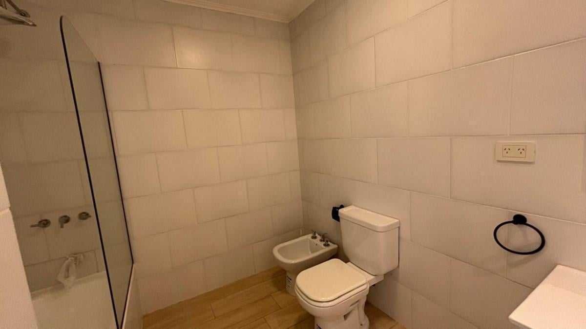 Foto de lindisimo departamento de 3 ambientes con jardin en alquiler, imagen 4