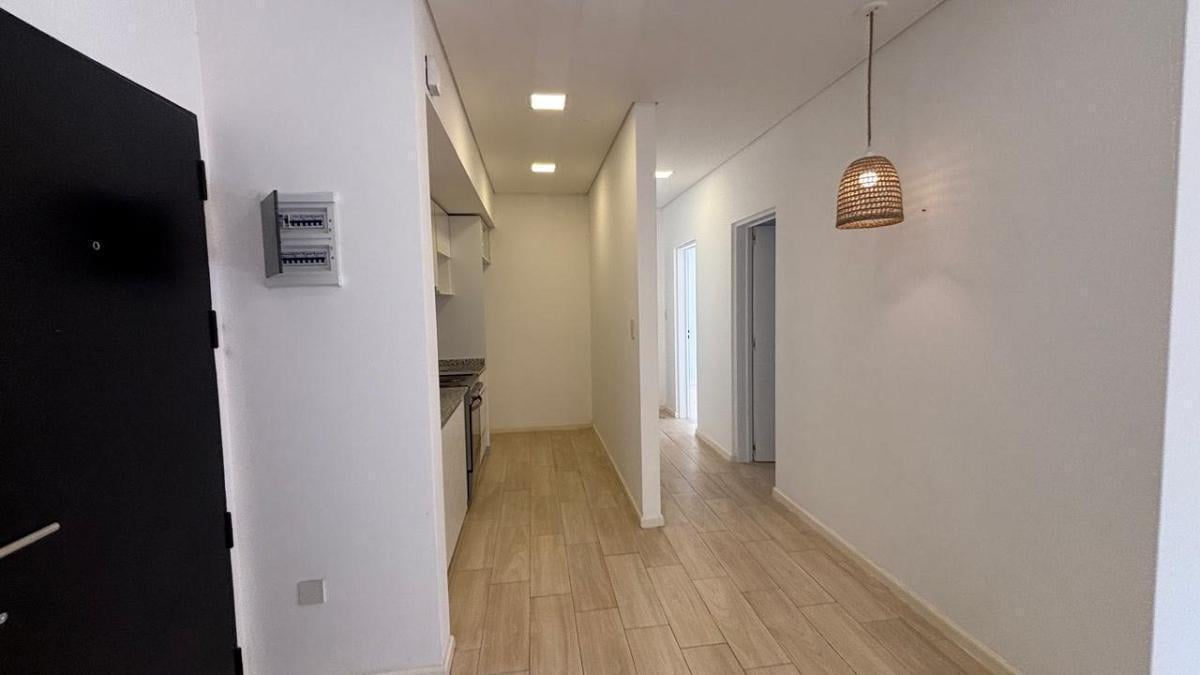 Foto de lindisimo departamento de 3 ambientes con jardin en alquiler, imagen 1
