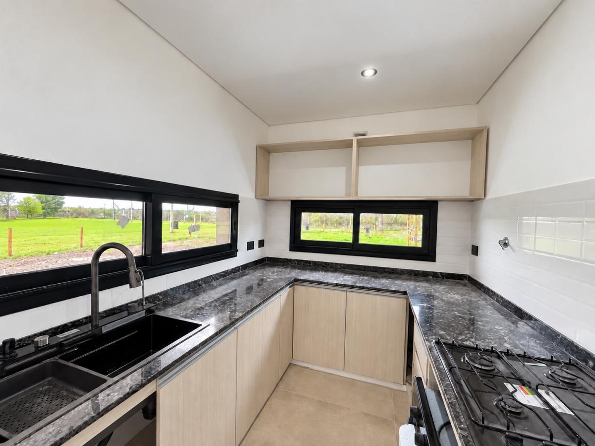 Foto de Excelente casa en venta en Los Alcanfores, imagen 2