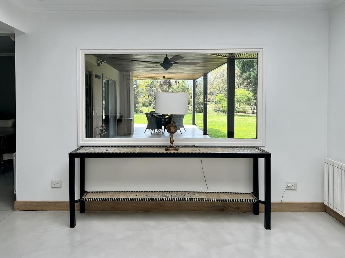 Foto de CASA EN VENTA AL PARQUE CENTRAL DE AYRES DE PILAR EN LOTE DE 1250m2, imagen 2
