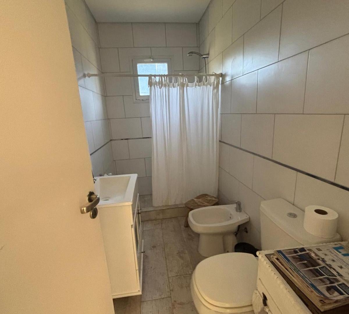 Foto de lindisima casa moderna en una planta en La Escondida de Pilar, imagen 5