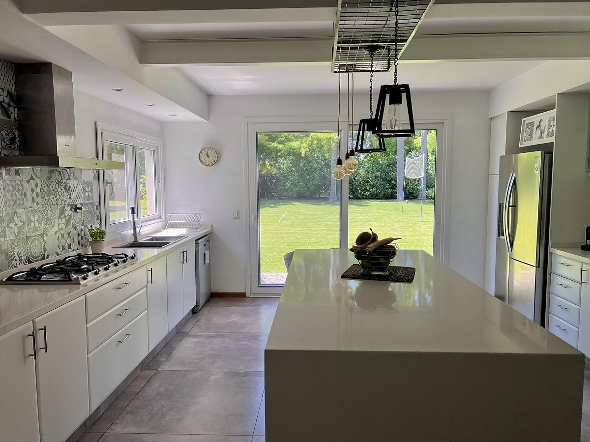 Foto de CASA EN VENTA EN AYRES DE PILAR totalmente renovada en lote de 1064.95, imagen 4