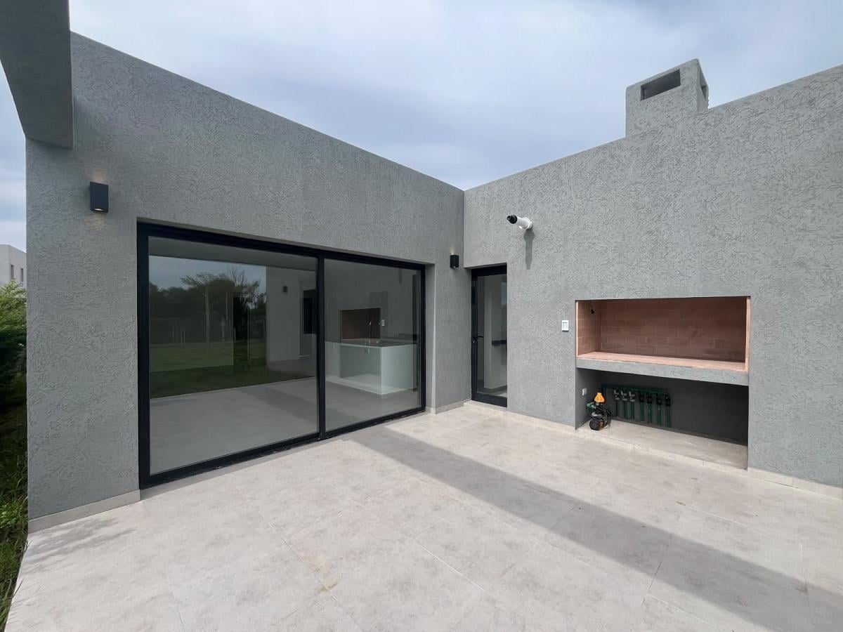 Foto de Excelente Oportunidad!! Casa a estrenar en Santa Lucìa, Pilar del Este., imagen 1