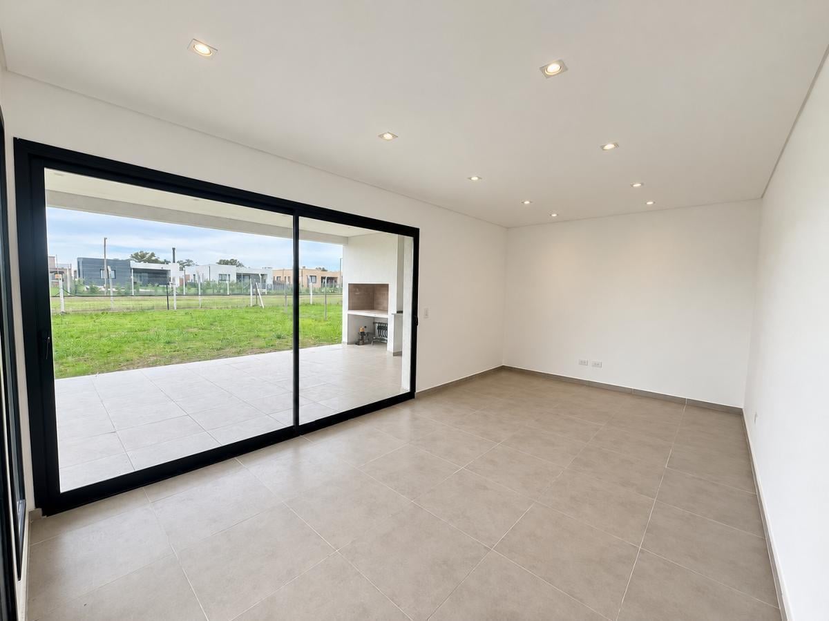Foto de Oportunidad!! Casa a estrenar en venta en Santa Lucía, Pilar del Este, imagen 2