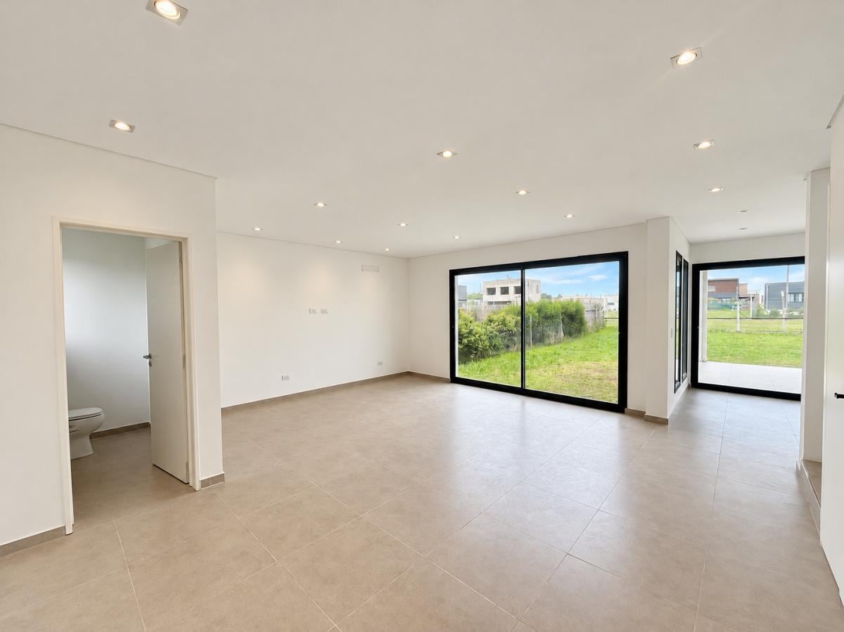 Foto de Oportunidad!! Casa a estrenar en venta en Santa Lucía, Pilar del Este, imagen 3
