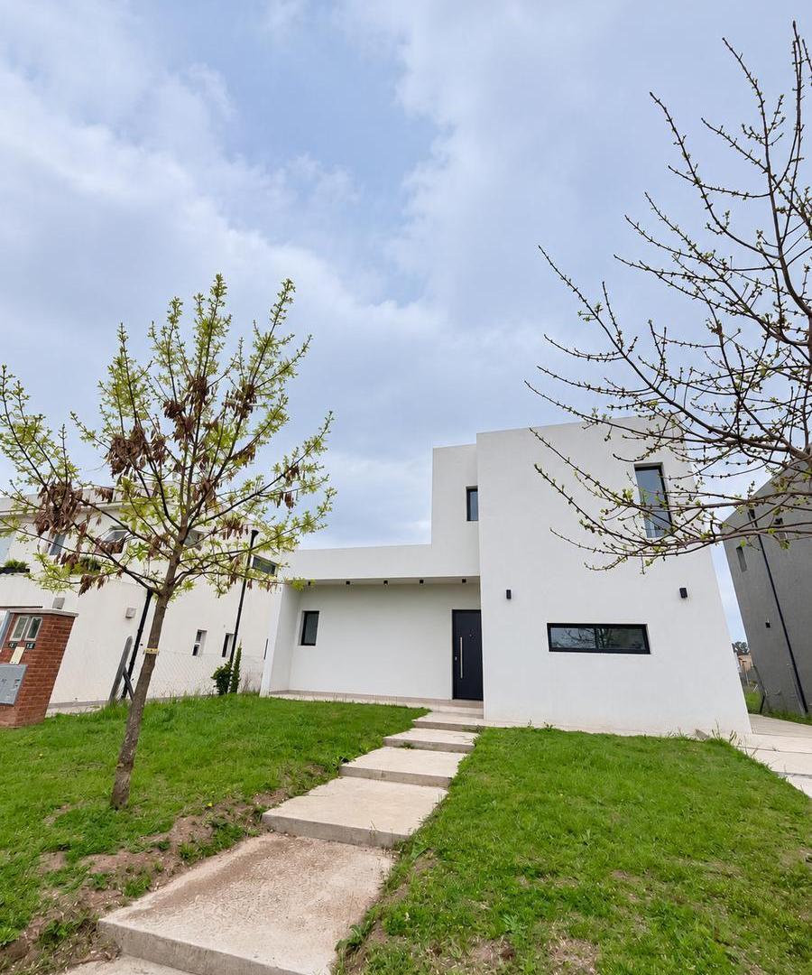 Foto de Oportunidad!! Casa a estrenar en venta en Santa Lucía, Pilar del Este, imagen 1