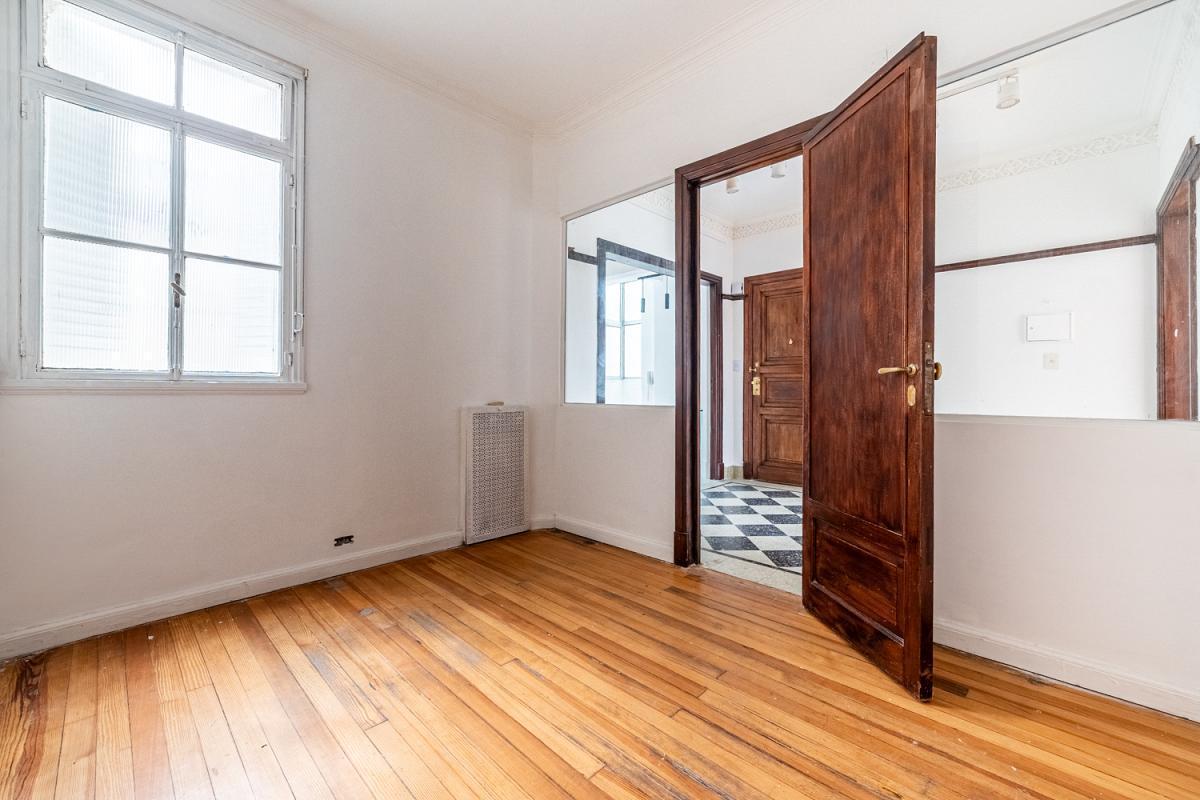 Foto de Venta San Nicolás Semipiso 3 amb con balcón Al Frente., imagen 4