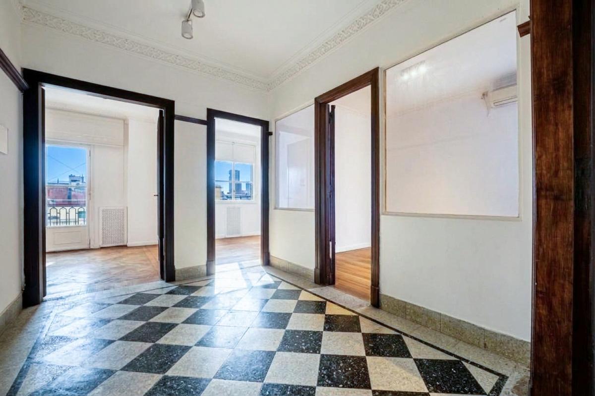 Foto de Venta San Nicolás Semipiso 3 amb con balcón Al Frente., imagen 3