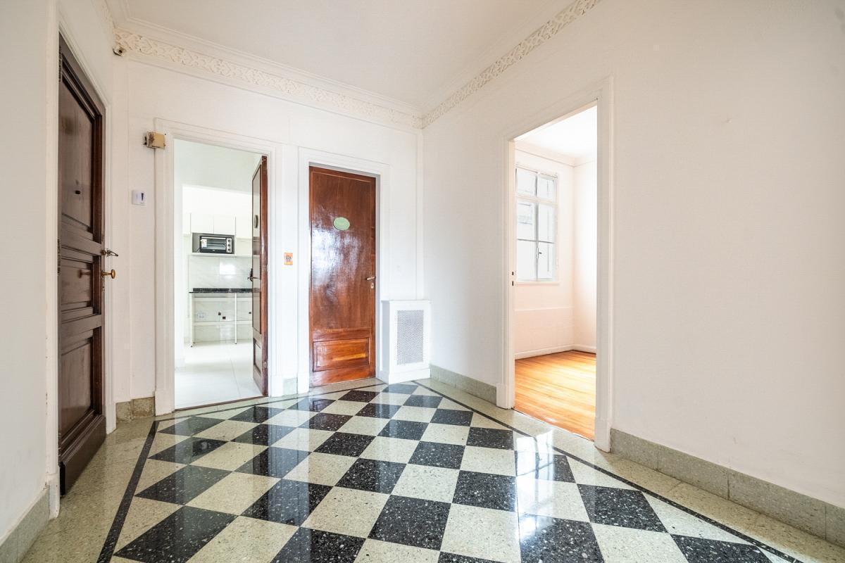 Foto de Venta Tribunales Semipiso 3 Ambientes al Frente con balcón. Edificio de, imagen 3