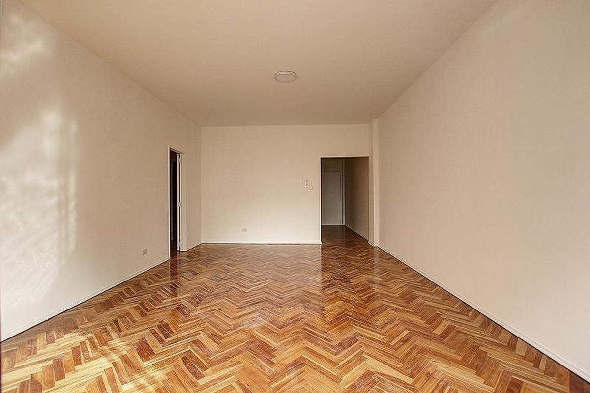 Foto de Excelente 4 ambientes con dependencia y balcón al frente en plena, imagen 2