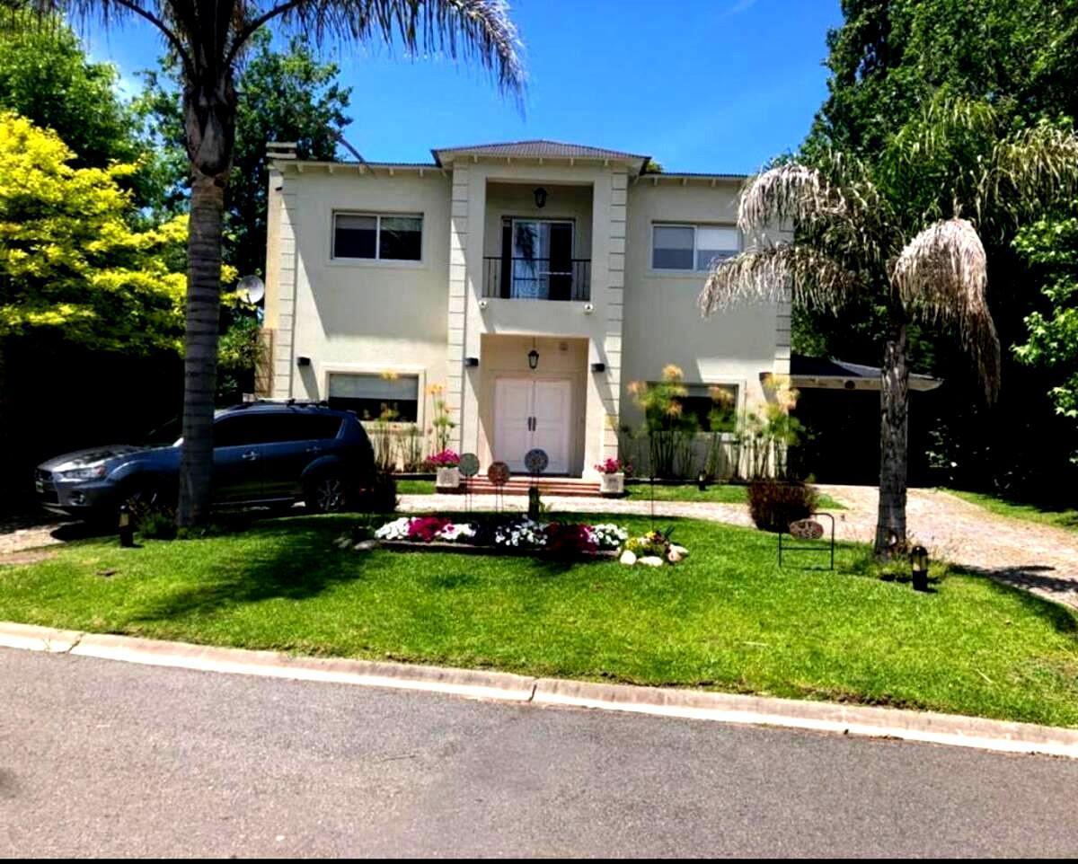 Foto de Venta Casa 4 dormitorios con dependencias Fincas de Iraola Berazategui, imagen 1