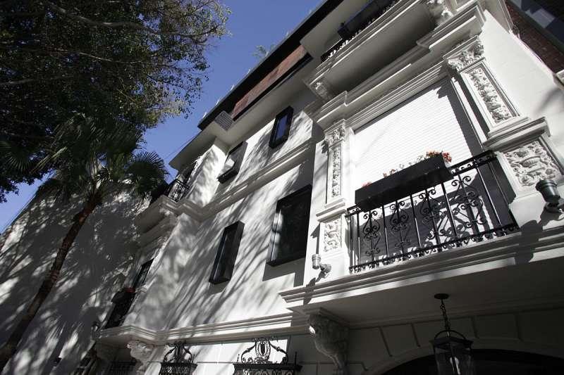 Foto de MAGNIFICA CASA EN EDUARDO COSTA A ESTRENAR DE 5 DORMITORIOS, SOLARIUM, imagen 2
