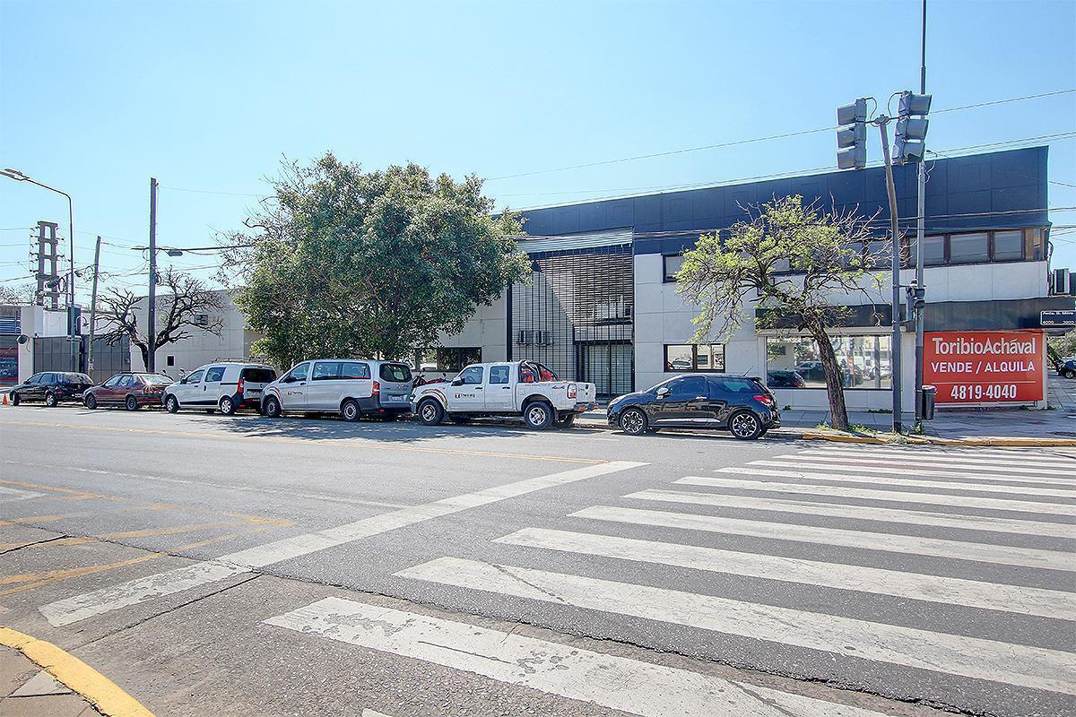 Foto de Imagen corporativa con salida a 3 calles diversos usos impecable, imagen 2