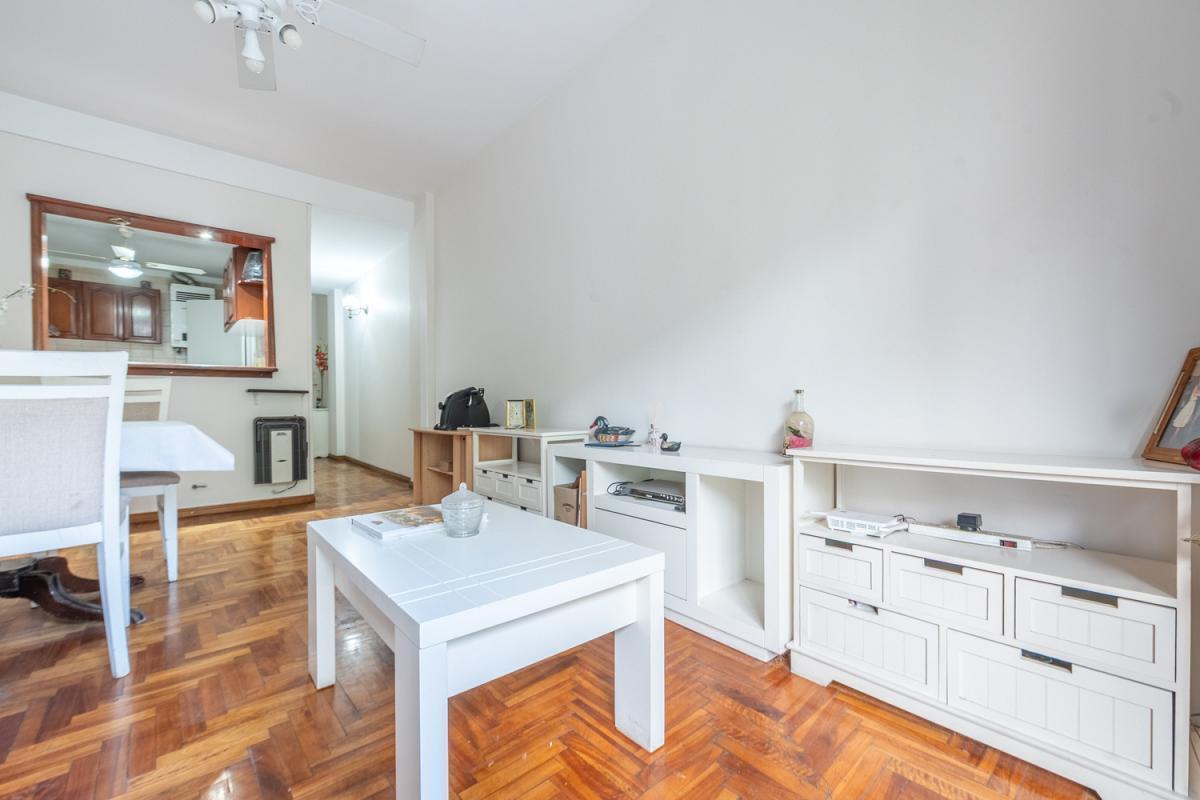 Foto de Venta Departamento 2 ambientes Al frente Luminoso Balcón corrido, imagen 4