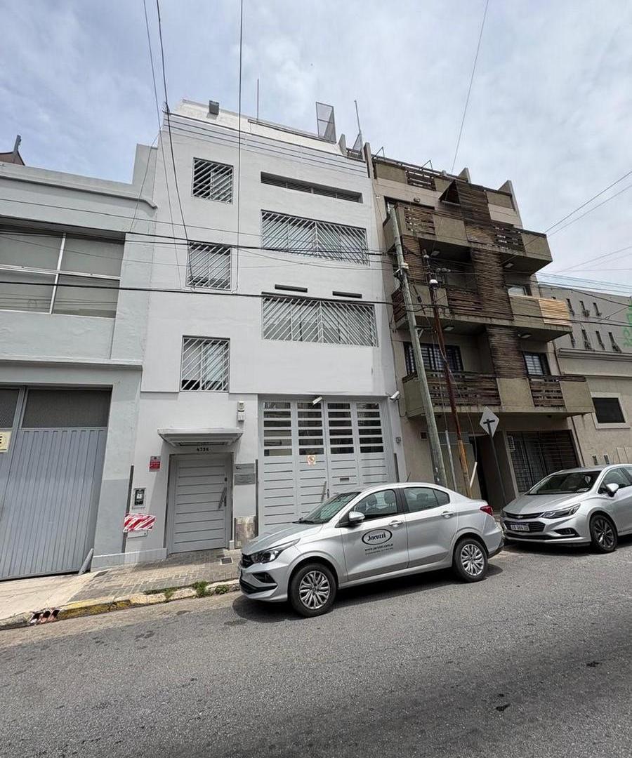 Foto de Gran inmueble en block en Saavedra: 971 m², 4 plantas, montacargas y, imagen 1
