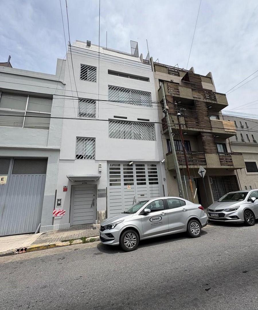 Foto de Gran inmueble en block en Saavedra: 971 m², 4 plantas, montacargas y, imagen 2
