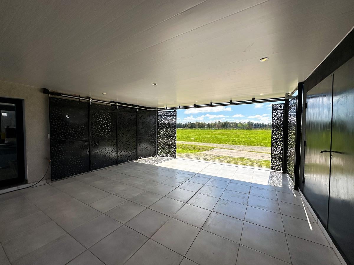 Foto de Casa de 4 ambientes con vistas abiertas al verde en Estancia Villa, imagen 2