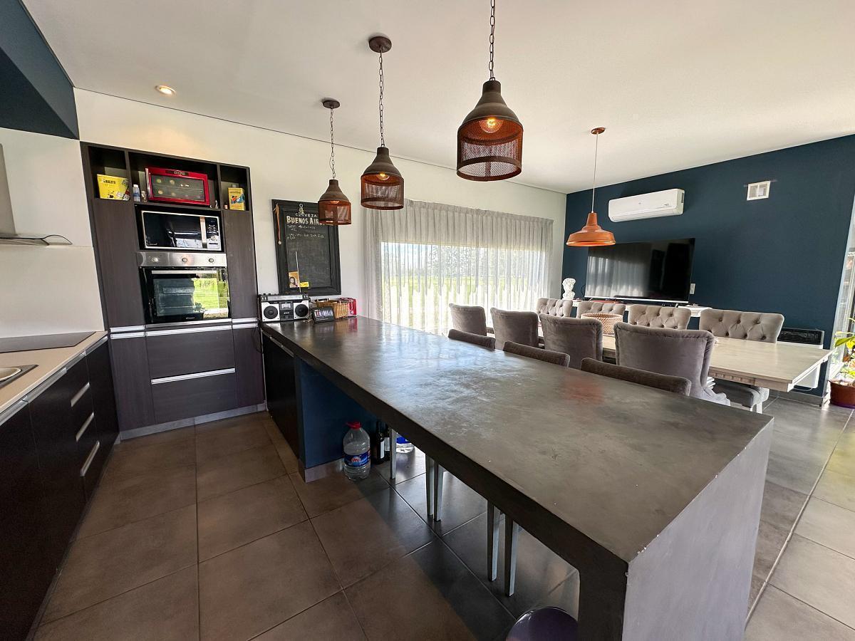 Foto de Casa de 4 ambientes con vistas abiertas al verde en Estancia Villa, imagen 3