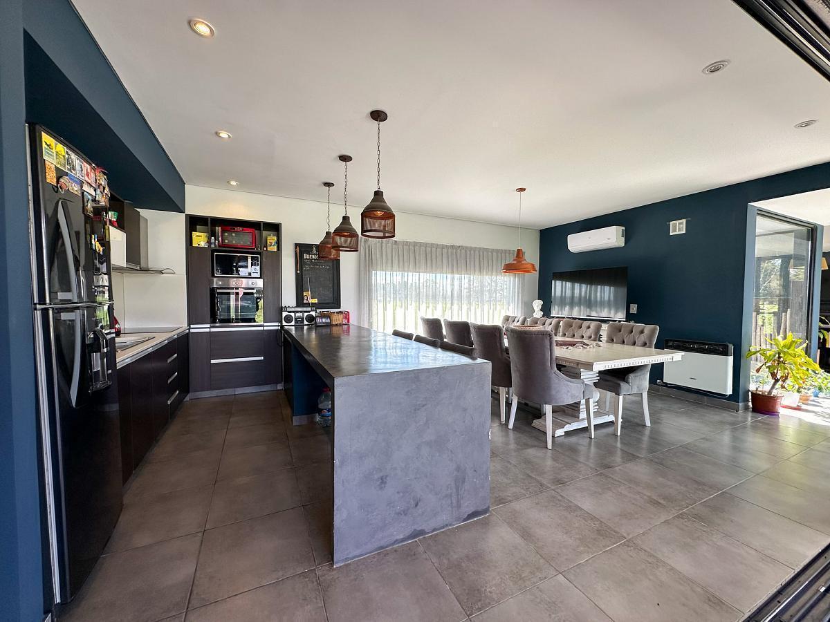 Foto de Casa de 4 ambientes con vistas abiertas al verde en Estancia Villa, imagen 5