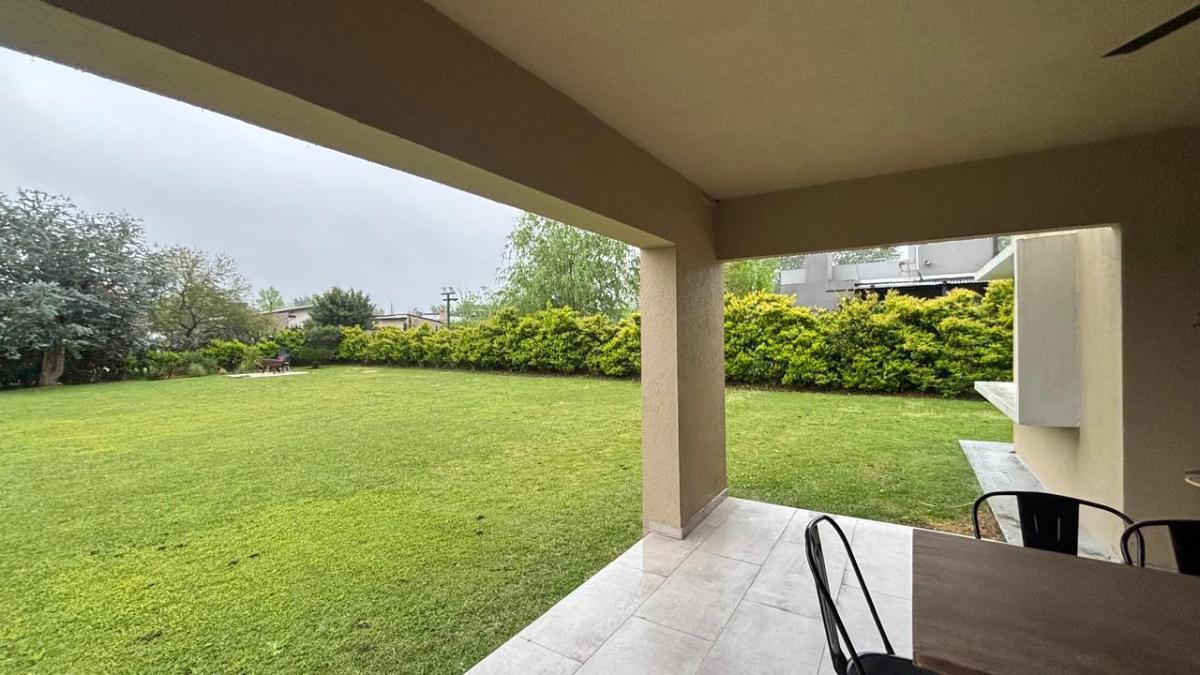 Linda casa en una planta en venta Altos de manzanares