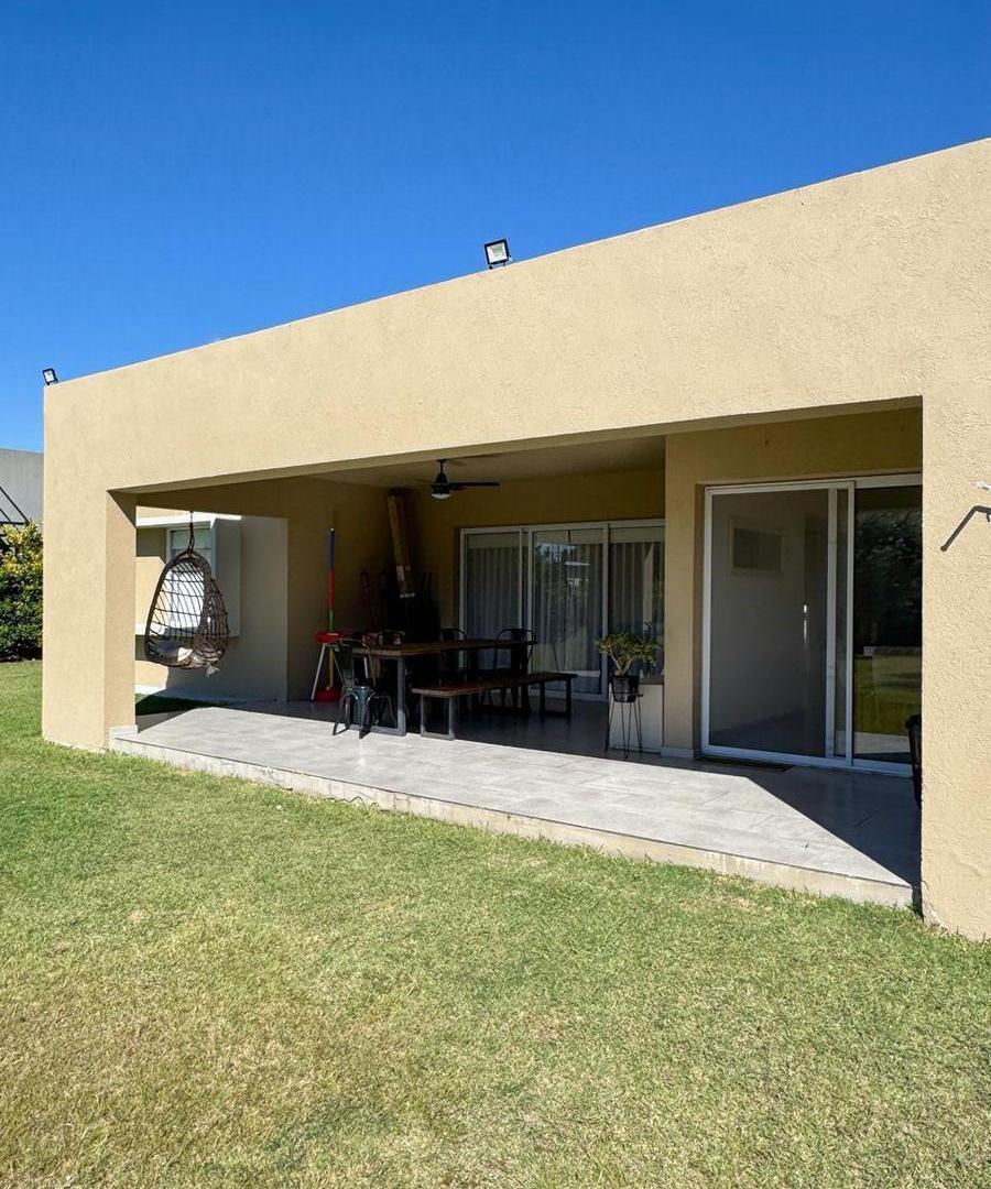 Foto de Linda casa en una planta en venta Altos de manzanares, imagen 3