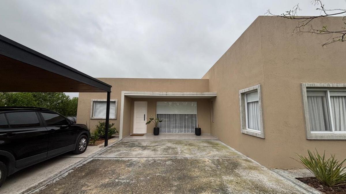 Foto de Linda casa en una planta en venta Altos de manzanares, imagen 2