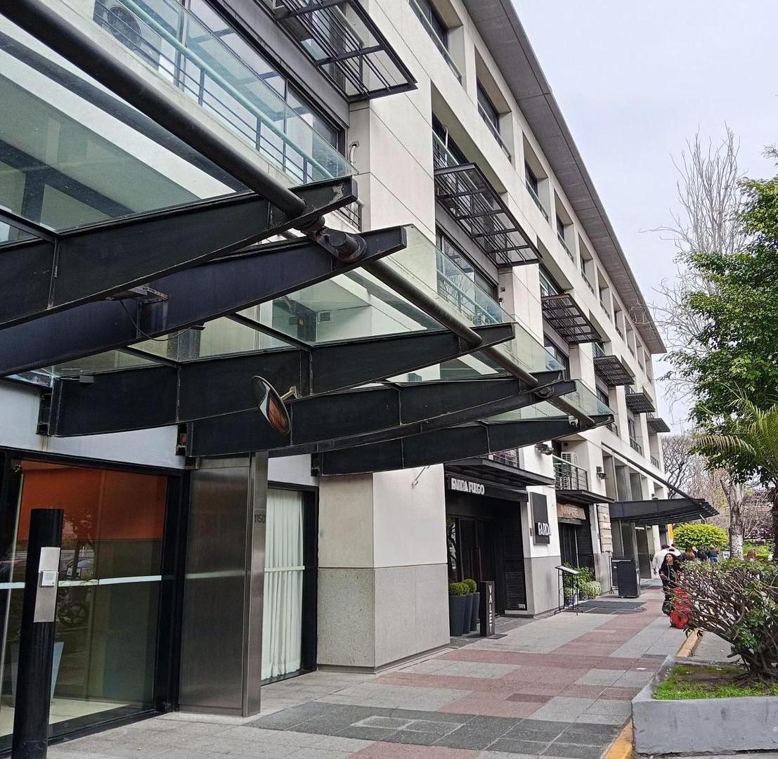 Foto de Oficina en Puerto Madero de 120 m2 y 4 cocheras. Dock 8. Esquina, imagen 2